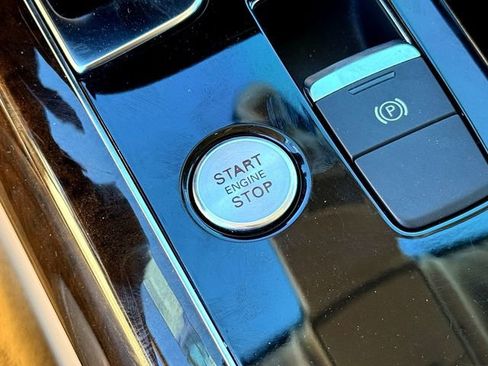 Used 2015 Audi A8 L 4.0T image 17