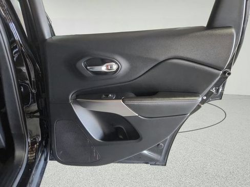 Used 2019 Jeep Cherokee Limited AWD/4WD image 27