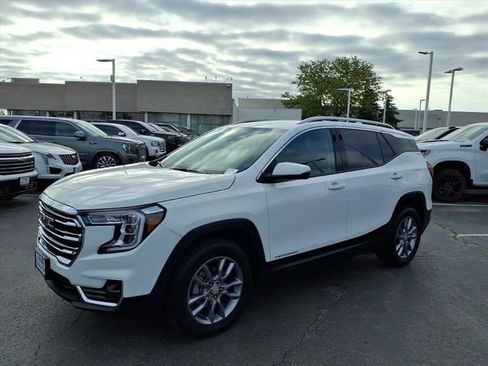 Used 2022 GMC Terrain SLT AWD/4WD image 11