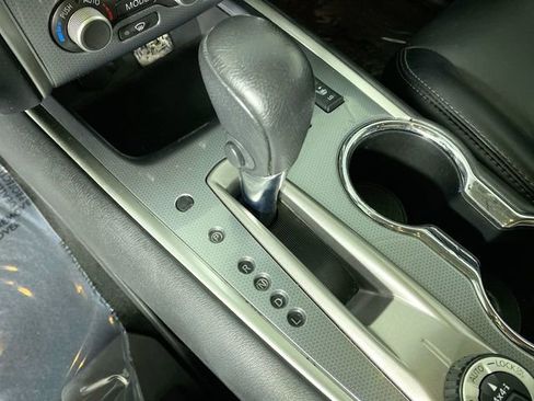 Used 2020 Nissan Pathfinder SL image 16