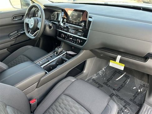New 2025 Nissan Pathfinder SV image 8