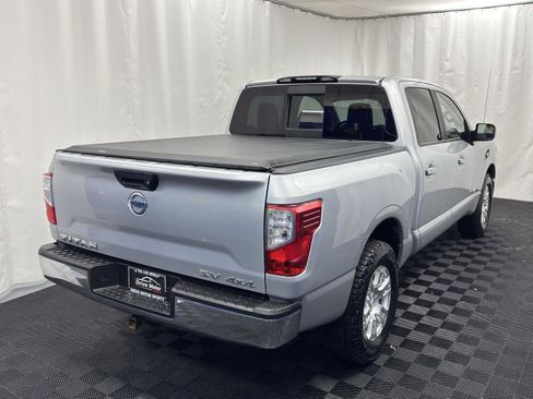 Used 2017 Nissan Titan SV image 8