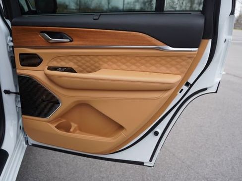 Used 2023 Jeep Grand Cherokee L Summit image 24