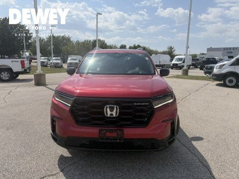Used 2025 Honda Pilot Black Edition image 2