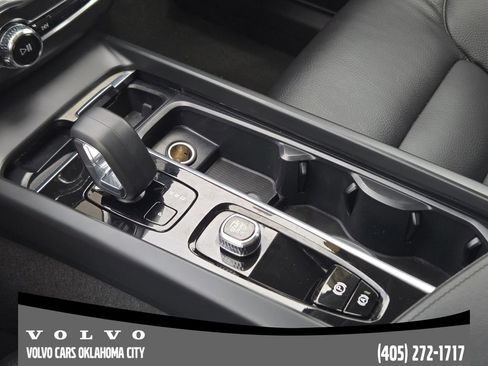Certified 2025 Volvo XC60 B5 Plus AWD/4WD image 16