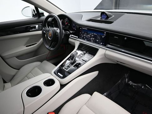Used 2022 Porsche Panamera image 29