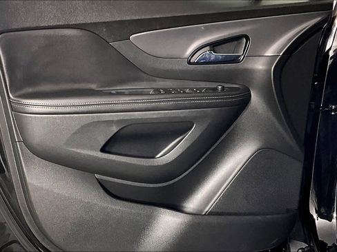 Certified 2022 Buick Encore Preferred AWD/4WD image 18