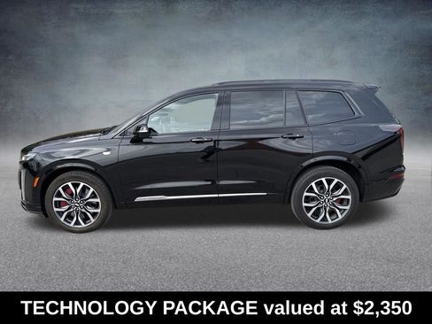 Used 2024 Cadillac XT6 Sport w/ Technology Package image 2