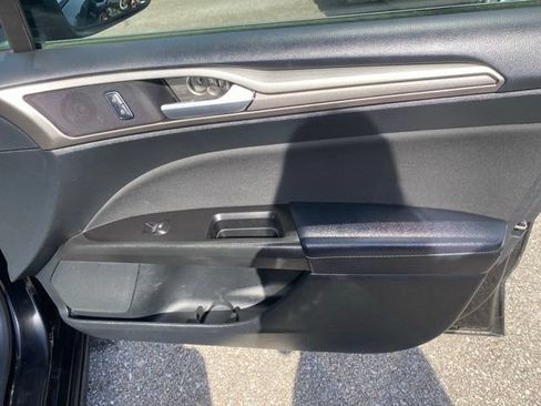 Used 2017 Ford Fusion SE FWD image 27