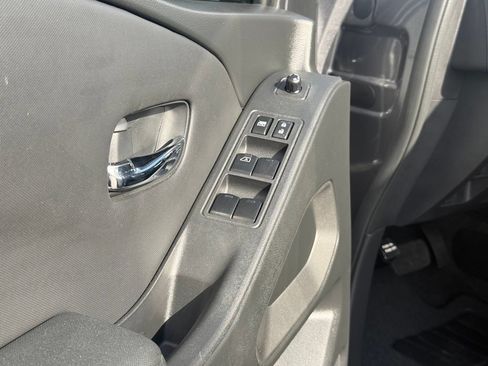 Used 2024 Nissan Frontier SL w/ Technology Package RWD image 10