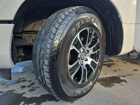 Used 2022 Nissan Titan SV image 35