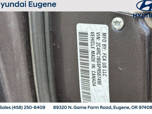 Used 2023 Chrysler Pacifica Touring-L FWD image 38