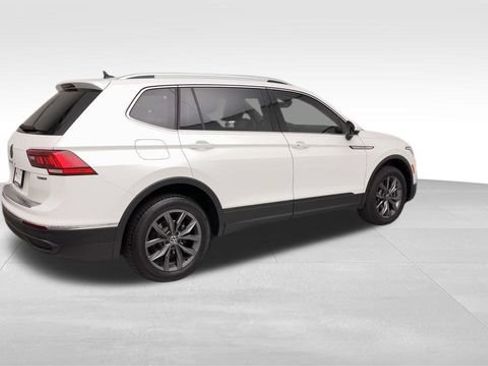 Used 2023 Volkswagen Tiguan SE AWD/4WD image 2