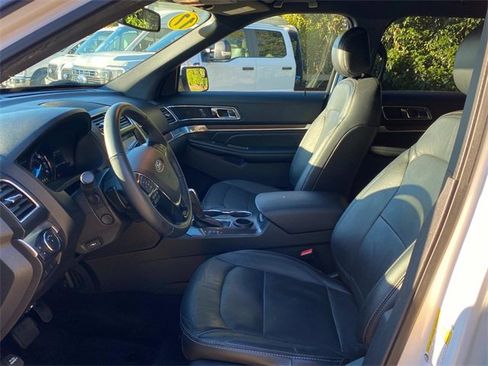 Used 2017 Ford Explorer Limited image 11