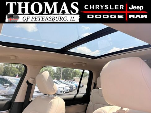 Used 2022 Jeep Grand Cherokee L Limited AWD/4WD image 32