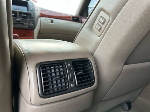 Used 2002 Lexus LS 430 RWD image 18