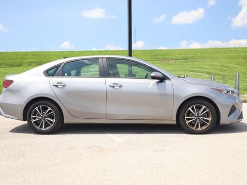 Used 2024 Kia Forte LXS FWD image 4