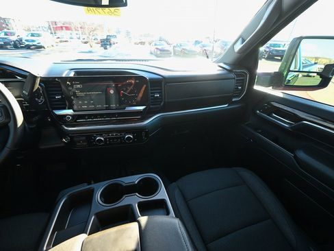 Used 2024 GMC Sierra 2500 SLE image 31