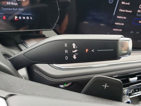 New 2026 Chevrolet Suburban Z71 w/ Comfort Package AWD/4WD image 20