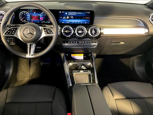 New 2026 Mercedes-Benz GLB 250 4MATIC image 7