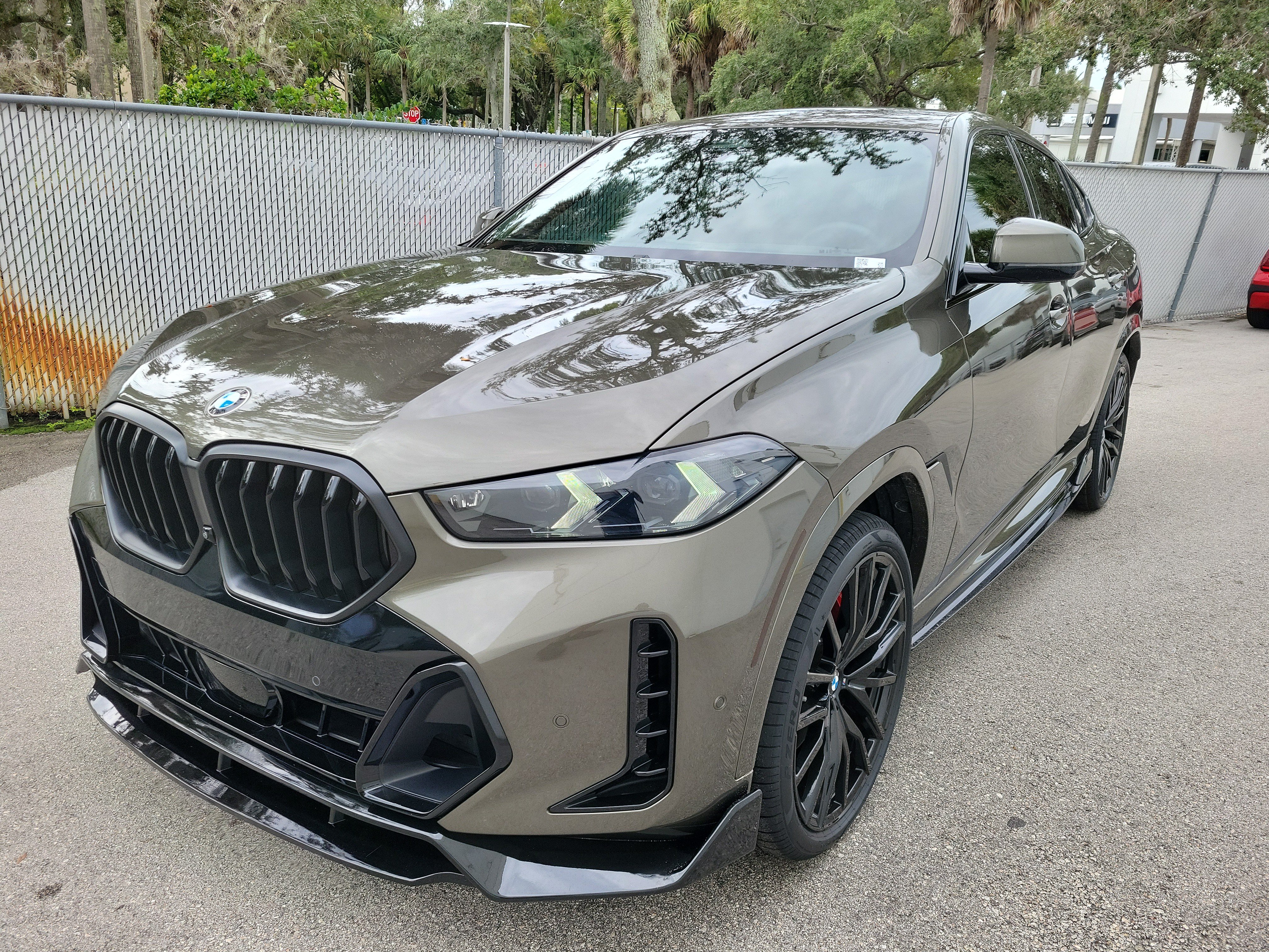 Certified 2025 BMW X6 xDrive40i w/ Executive Package AWD/4WD image 2