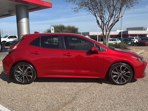 Used 2021 Toyota Corolla XSE image 2