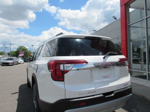 Used 2020 GMC Acadia SLT w/ Driver Alert Package II AWD/4WD image 10