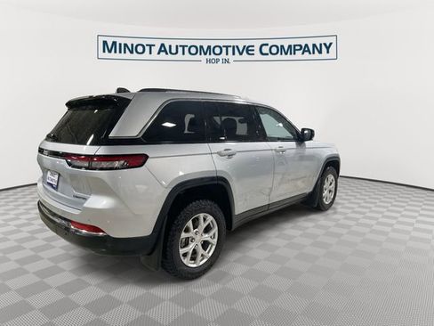 Used 2023 Jeep Grand Cherokee Limited AWD/4WD image 8