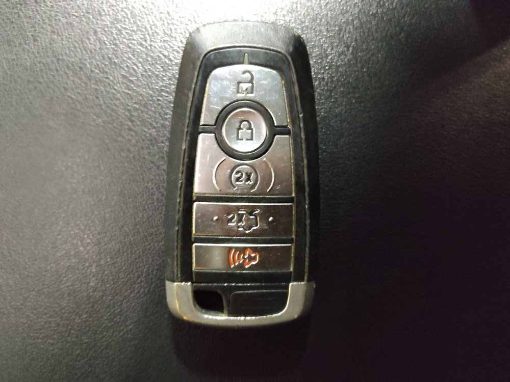 Used 2018 Ford Edge Titanium w/ Equipment Group 301A FWD image 32