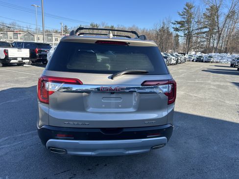 Used 2022 GMC Acadia SLT w/ Technology Package image 5