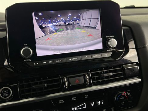 Used 2024 Nissan Pathfinder SV w/ Black Appearance Package image 18