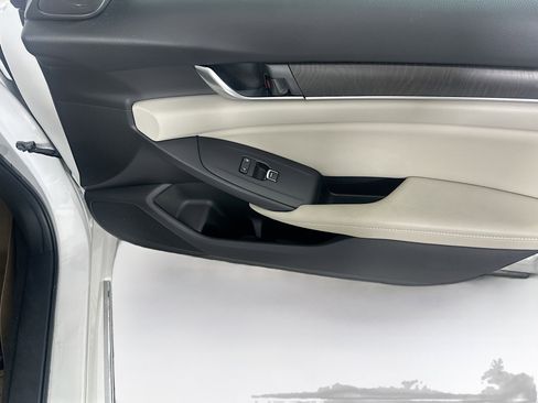 Used 2018 Honda Accord EX image 31