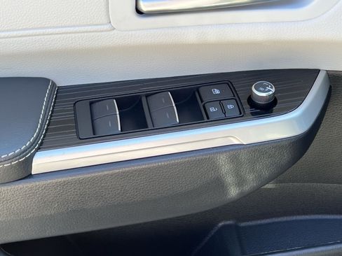 Used 2025 Toyota Sienna XSE w/ XSE Plus Package FWD image 20