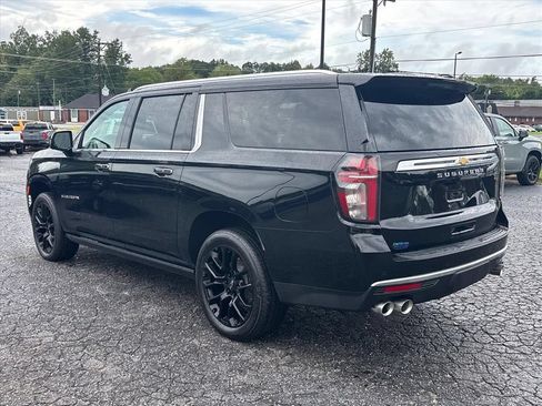 Used 2024 Chevrolet Suburban High Country AWD/4WD image 5