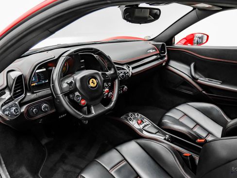Used 2015 Ferrari 458 Italia Coupe RWD image 3