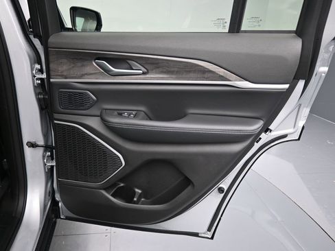 New 2024 Jeep Grand Cherokee Limited 4xe image 18