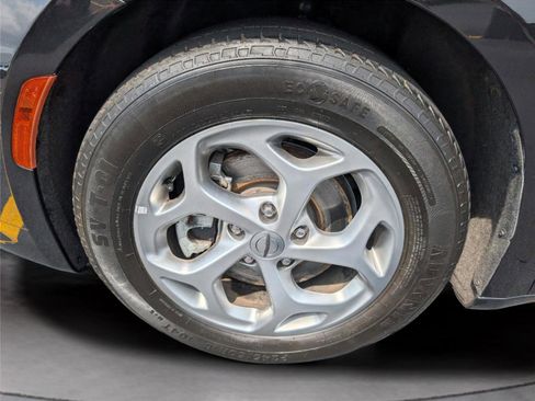 Used 2023 Chrysler Pacifica Limited FWD image 39