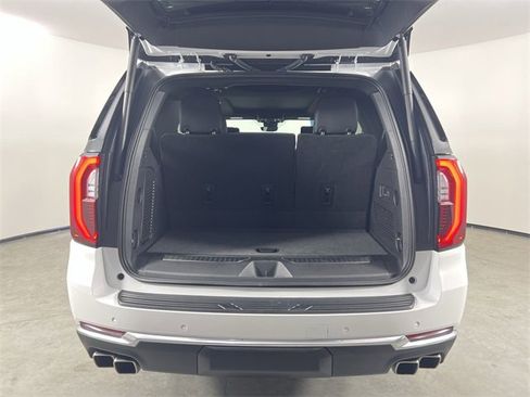 Used 2025 GMC Yukon Denali w/ Denali Reserve Package image 27