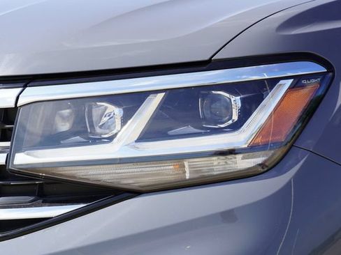 Used 2021 Volkswagen Atlas Cross Sport SE w/ Panoramic Sunroof Package FWD image 4