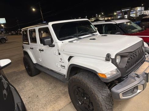 Used 2019 Jeep Wrangler Unlimited Sahara w/ Uconnect 4C Nav & Sound Group image 5