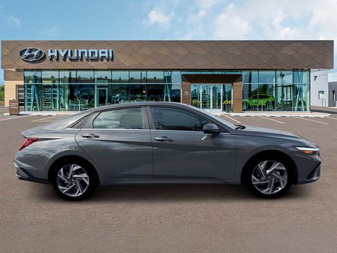 New 2026 Hyundai Elantra Limited image 9