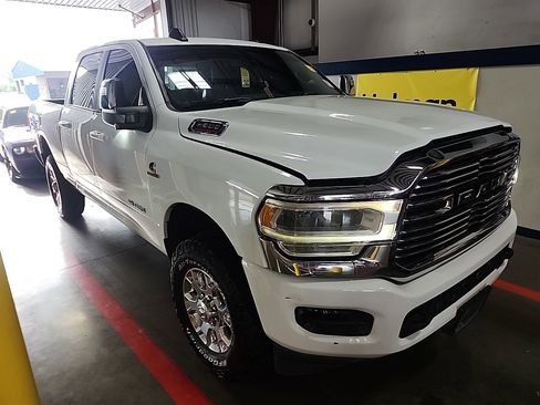 Used 2024 RAM 2500 Laramie AWD/4WD image 2