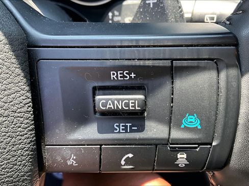 Certified 2026 Nissan Rogue SV FWD image 34