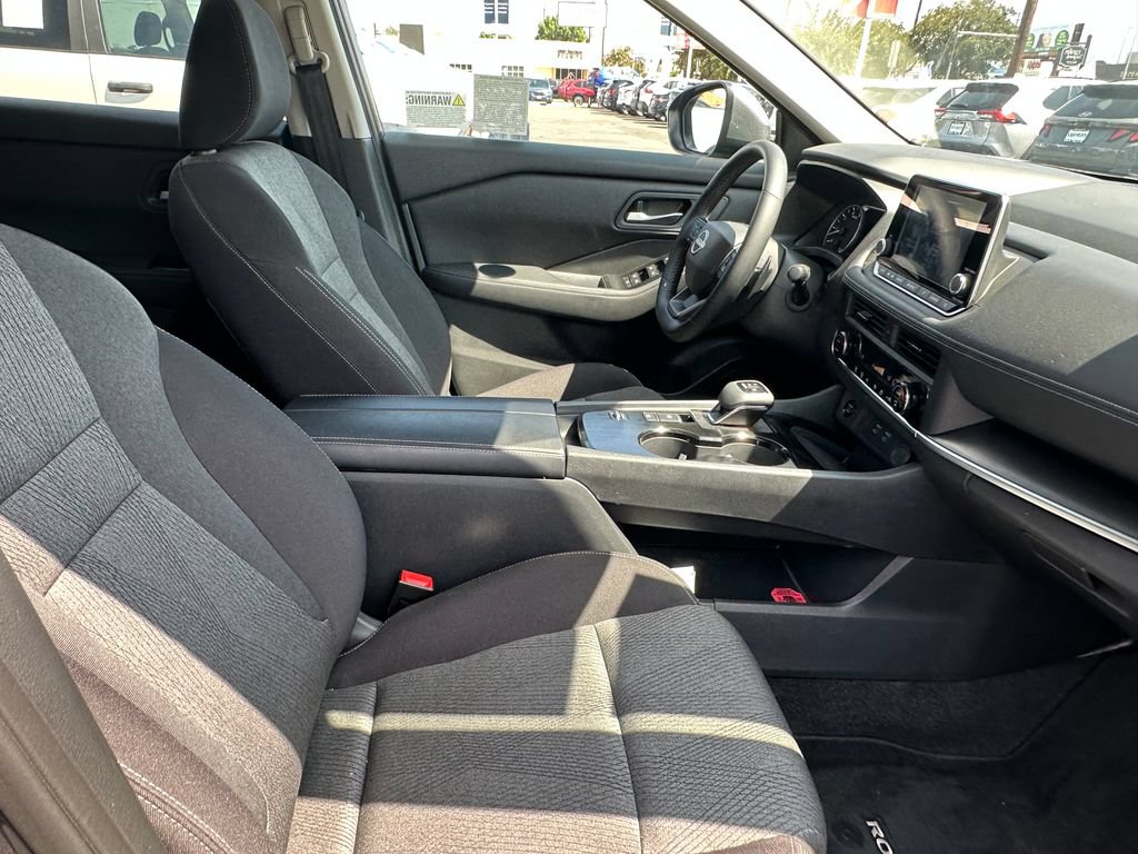 Used 2026 Nissan Rogue SV FWD image 15