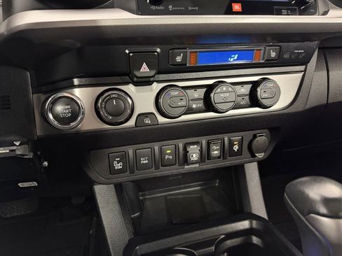 Used 2019 Toyota Tacoma Limited AWD/4WD image 27