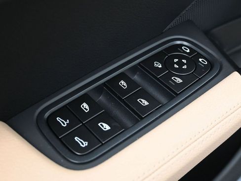 Used 2026 Porsche Cayenne Coupe image 19