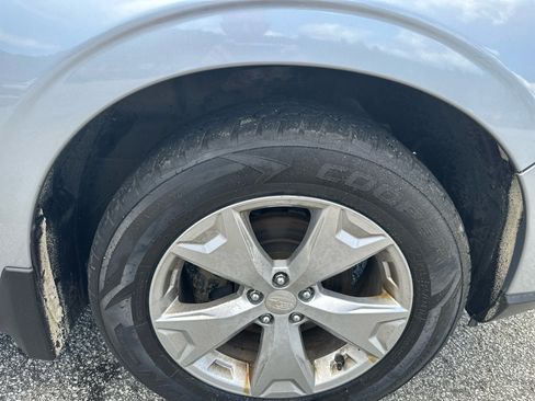 Used 2017 Subaru Forester 2.5i Premium image 12