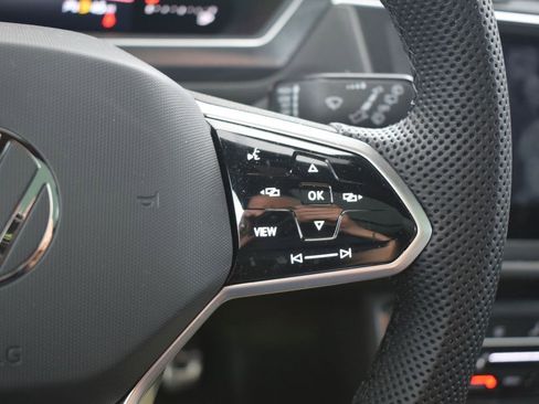 Certified 2022 Volkswagen Tiguan SE R-Line image 29