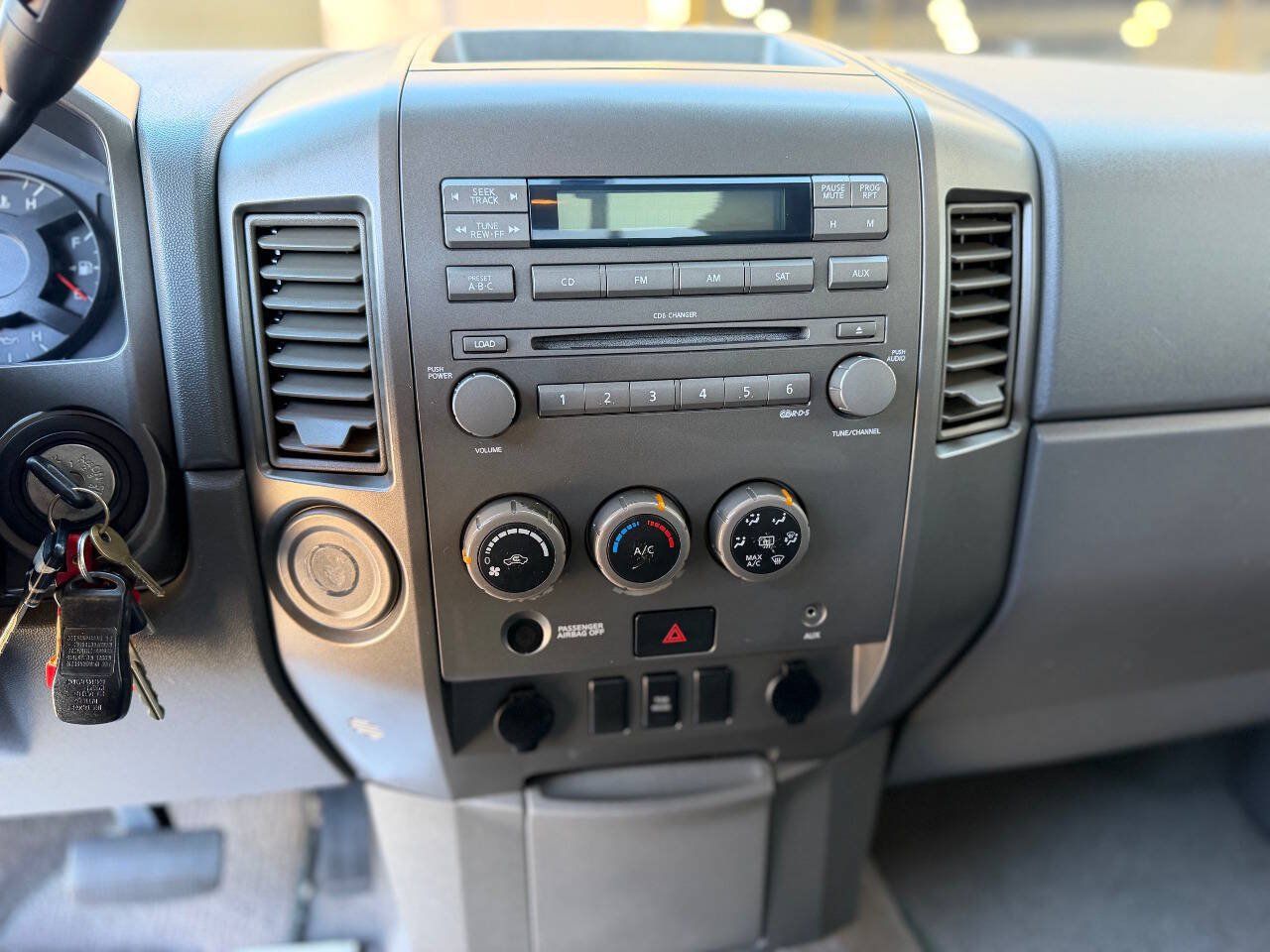 Used 2005 Nissan Titan SE RWD image 22