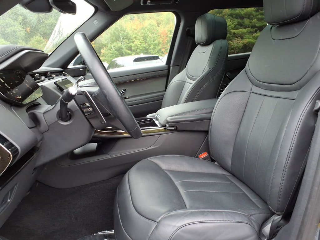 Used 2025 Land Rover Range Rover Sport SE AWD/4WD image 15